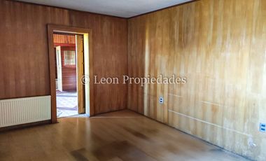 Leon Propiedades vende Gran casa en condominio, sector Los Naranjos, Curacaví.