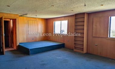 Leon Propiedades vende Gran casa en condominio, sector Los Naranjos, Curacaví.