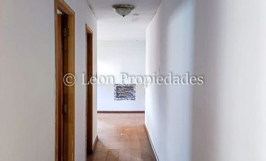 Leon Propiedades vende Gran casa en condominio, sector Los Naranjos, Curacaví.