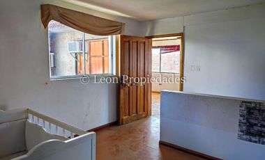 Leon Propiedades vende Gran casa en condominio, sector Los Naranjos, Curacaví.