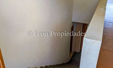 Leon Propiedades vende Gran casa en condominio, sector Los Naranjos, Curacaví.