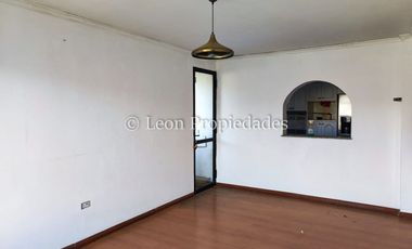 Leon Propiedades vende Gran casa en condominio, sector Los Naranjos, Curacaví.