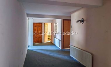 Leon Propiedades vende Gran casa en condominio, sector Los Naranjos, Curacaví.