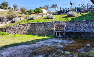 Leon Propiedades vende Gran casa en condominio, sector Los Naranjos, Curacaví.