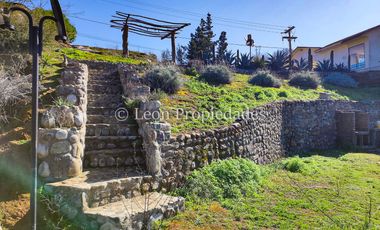 Leon Propiedades vende Gran casa en condominio, sector Los Naranjos, Curacaví.