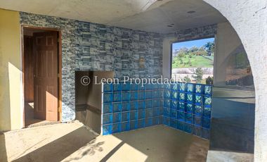 Leon Propiedades vende Gran casa en condominio, sector Los Naranjos, Curacaví.