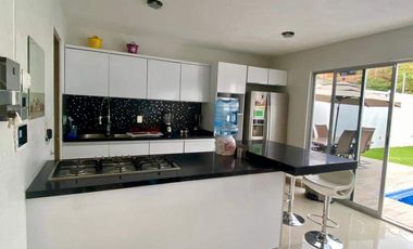 Casa minimalista en VENTA en el Fracc. Brisas de Cuernavaca