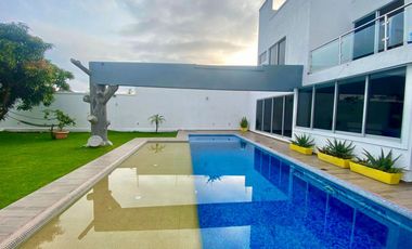 Casa minimalista en VENTA en el Fracc. Brisas de Cuernavaca
