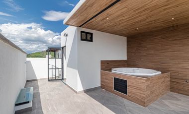 CASA CON ROOF GARDEN Y JACUZZI, UBICADA A 15 MINUTOS DE CUERNAVACA, MORELOS.