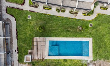 CASA CON ROOF GARDEN Y JACUZZI, UBICADA A 15 MINUTOS DE CUERNAVACA, MORELOS.