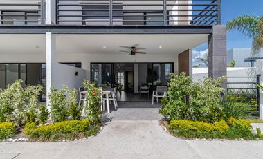 CASA CON ROOF GARDEN Y JACUZZI, UBICADA A 15 MINUTOS DE CUERNAVACA, MORELOS.