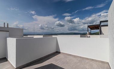 CASA CON ROOF GARDEN Y JACUZZI, UBICADA A 15 MINUTOS DE CUERNAVACA, MORELOS.