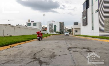 CASA EN PRIVADA RESIDENCIAL MONTREAL MUY CERCA DEL NUEVO WALMART