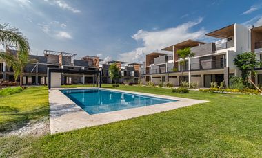 CASA EN VENTA A 15 MINUTOS DE CUERNAVACA, MORELOS. ROOF GARDEN, ALBERCA, 3 RECÁMARAS.