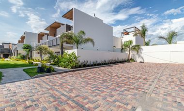 CASA EN VENTA A 15 MINUTOS DE CUERNAVACA, MORELOS. ROOF GARDEN, ALBERCA, 3 RECÁMARAS.