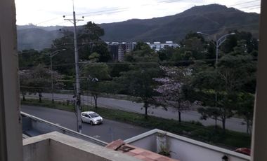 SE ARRIENDA APARTAMENTO DE 3 HABITACIONES