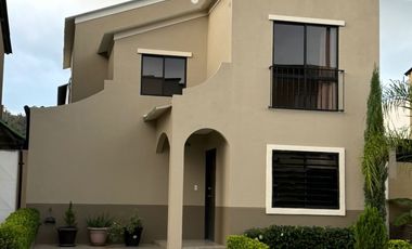 Alquilo hermosa casa La Joya de 3 dormitorios