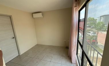 Alquilo hermosa casa La Joya de 3 dormitorios