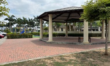 Alquilo hermosa casa La Joya de 3 dormitorios