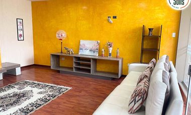 SOLÍS VENDE CASA DE 4 PISOS CON PISCINA EN BAÑOS DEL INCA