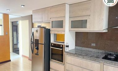 SOLÍS VENDE CASA DE 4 PISOS CON PISCINA EN BAÑOS DEL INCA