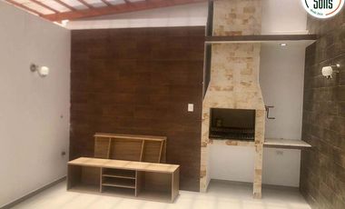 SOLÍS VENDE CASA DE 4 PISOS CON PISCINA EN BAÑOS DEL INCA