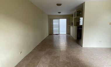En venta casa de 3 dormitorios en urb.La Martina en Duran.