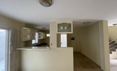 En venta casa de 3 dormitorios en urb.La Martina en Duran.