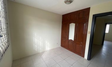 En venta casa de 3 dormitorios en urb.La Martina en Duran.