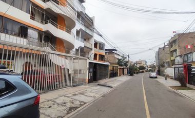 DEPARTAMENTO 1ER PISO EN VENTA 128 M2 URB. MAYORAZGO - ATE