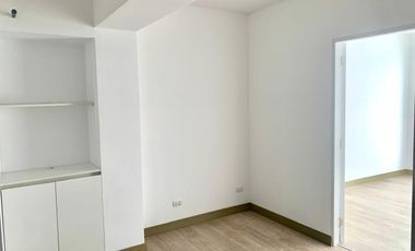 VENTA DE OFICINA 29 m² BARRANCO LIMITE MIRAFLORES, EDIFICIO EMPRESARIAL