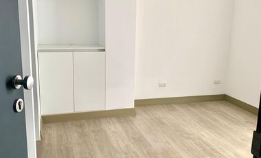 VENTA DE OFICINA 29 m² BARRANCO LIMITE MIRAFLORES, EDIFICIO EMPRESARIAL