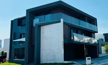 Casa en PreVenta con 6 recámaras en Lomas de Angelópolis I