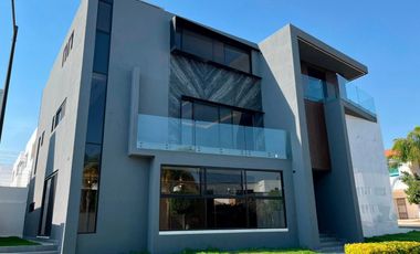 Casa en PreVenta con 6 recámaras en Lomas de Angelópolis I