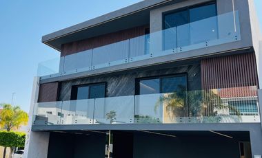Casa en PreVenta con 6 recámaras en Lomas de Angelópolis I