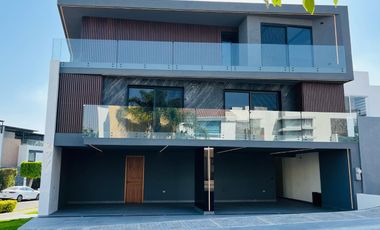 Casa en PreVenta con 6 recámaras en Lomas de Angelópolis I