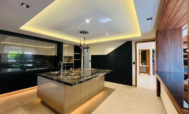 Casa en PreVenta con 6 recámaras en Lomas de Angelópolis I