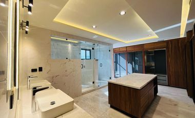 Casa en PreVenta con 6 recámaras en Lomas de Angelópolis I