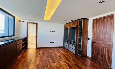 Casa en PreVenta con 6 recámaras en Lomas de Angelópolis I