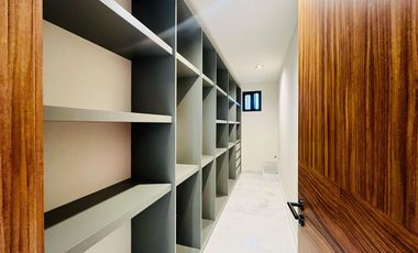 Casa en PreVenta con 6 recámaras en Lomas de Angelópolis I