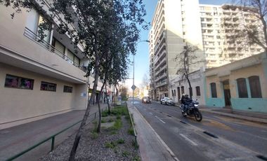 A Pasos De Barrio Italia, U Católica y U de Chile, Metro.