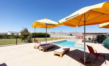 Hermosa parcela con áreas verdes y Piscina