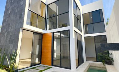 MODERNA CASA CON ALBERCA EN PRIVADA