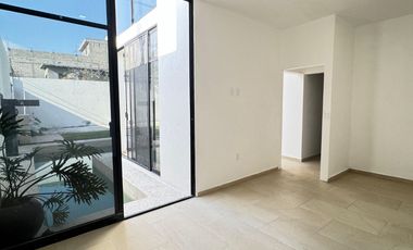 MODERNA CASA CON ALBERCA EN PRIVADA