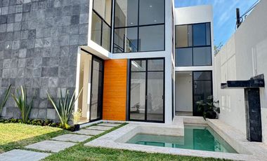MODERNA CASA CON ALBERCA EN PRIVADA