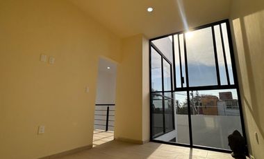 MODERNA CASA CON ALBERCA EN PRIVADA