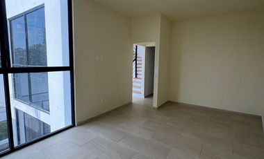 MODERNA CASA CON ALBERCA EN PRIVADA