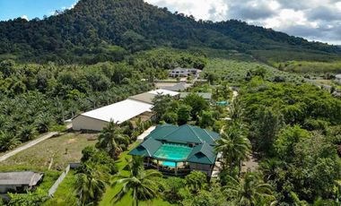Four-Bedroom Villa Estate on 4.5 Rai Grounds
