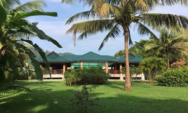 Four-Bedroom Villa Estate on 4.5 Rai Grounds