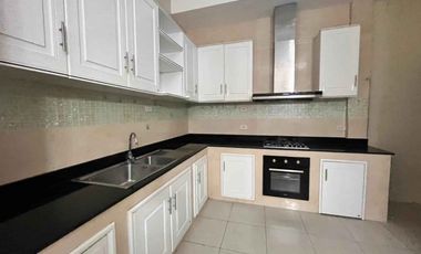 Four-Bedroom Villa Estate on 4.5 Rai Grounds